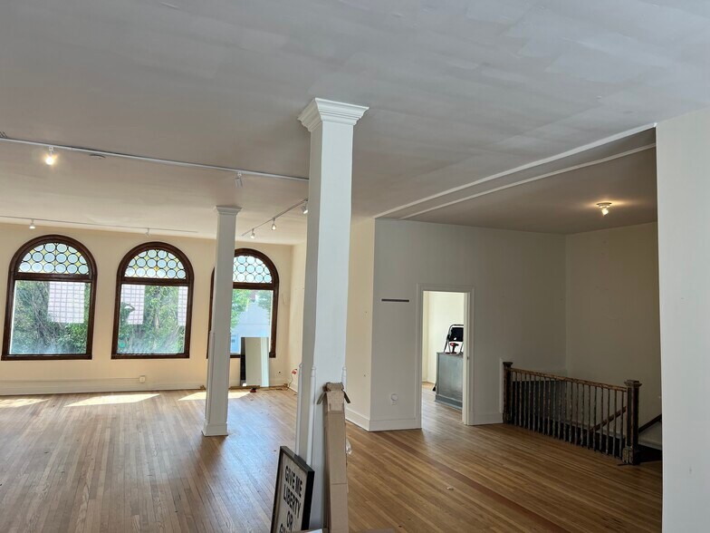 More Photos Of 4-10 E Grace St, Richmond Storefront Retail Office For Lease