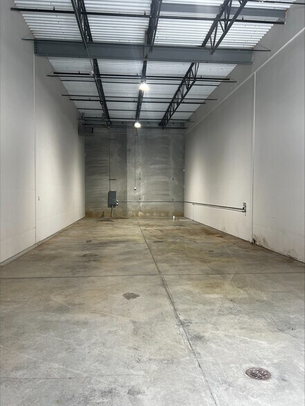 More Photos Of 810 Interstate Pky, Waukee Warehouse For Lease