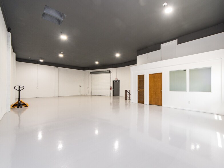 More Photos Of 2051 Range Rd, Clearwater Distribution For Sale