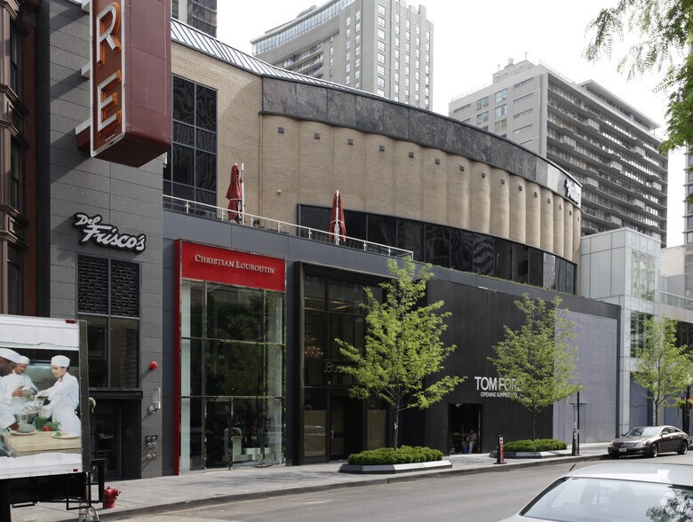 More Photos Of 58-104 E Oak St, Chicago Storefront For Lease