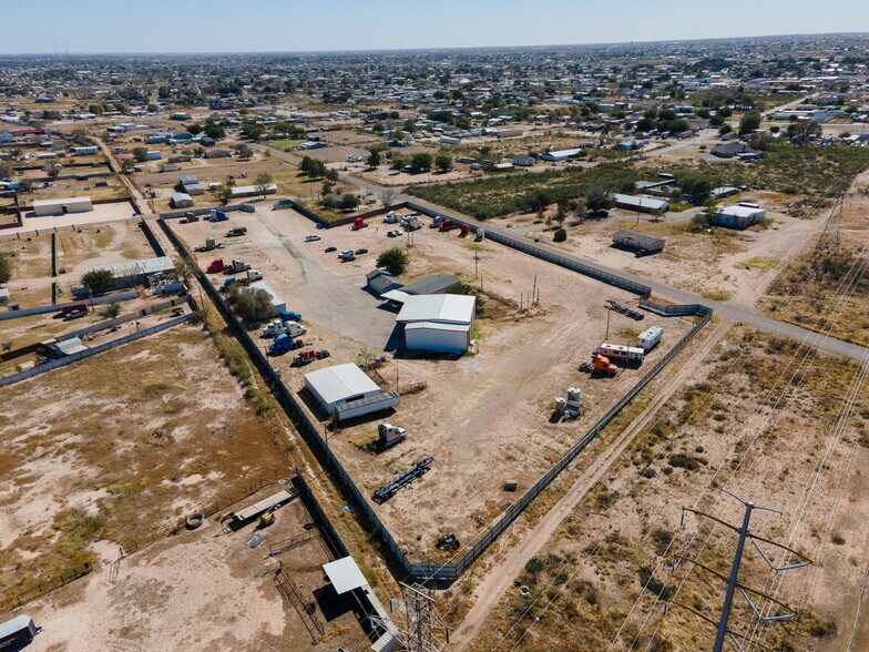 More Photos Of 11010 W Joan Dr, Odessa Warehouse For Lease