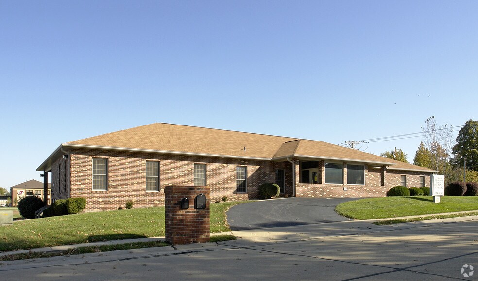 More Photos Of 100 Springfield Ct, O'Fallon Medical For Lease