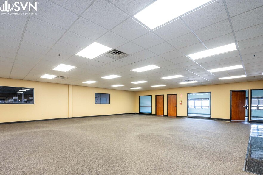 More Photos Of 440 Greendale Rd, Lexington Warehouse For Lease
