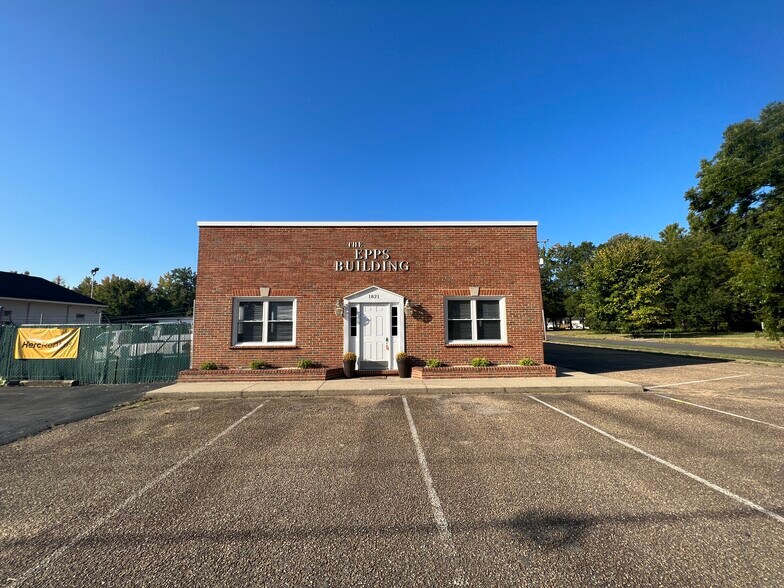More Photos Of 1821 E Nine Mile Rd, Highland Springs Office For Lease