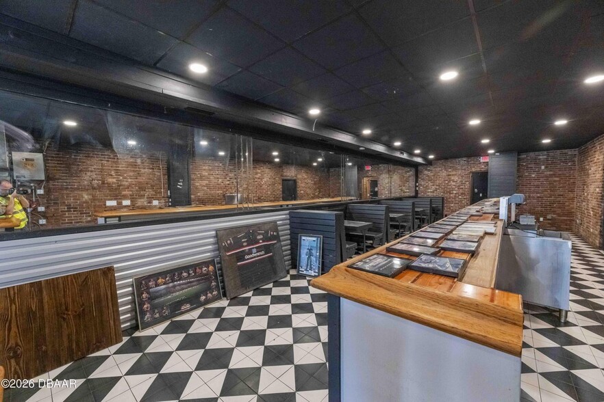 More Photos Of 747 W International Speedway Blvd, Daytona Beach Restaurant For Sale
