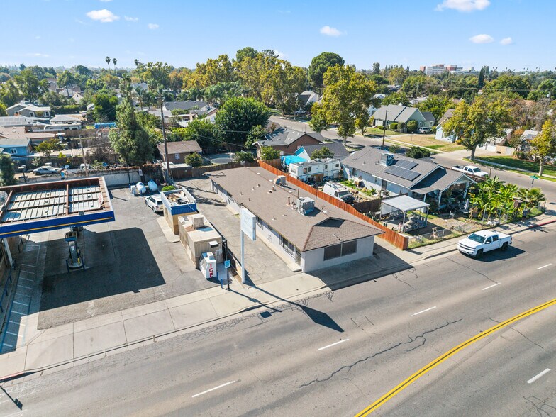 More Photos Of 4584 E Tulare Ave, Fresno Storefront Retail Residential For Sale