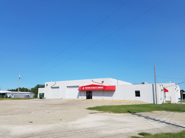 Primary Photo Of 530 E 8th St, Junction City Warehouse For Sale