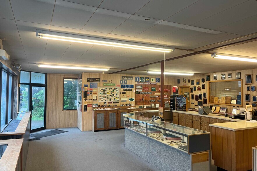 More Photos Of 119 North St, Burlington Flex For Sale