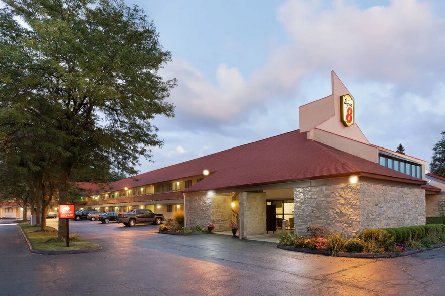 More Photos Of 1951 Broad Ave, Findlay Hotel For Sale