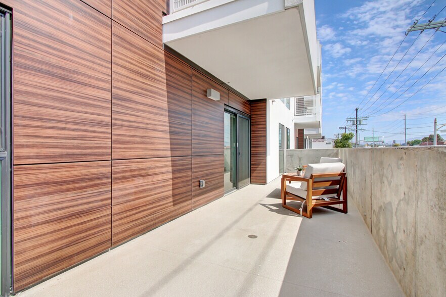 More Photos Of 6625 Reseda Blvd, Reseda Apartments For Lease