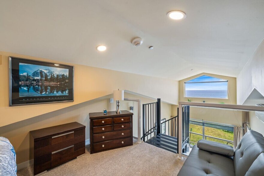 More Photos Of 1505 Pacific Ave NW, Oceanside Hotel For Sale