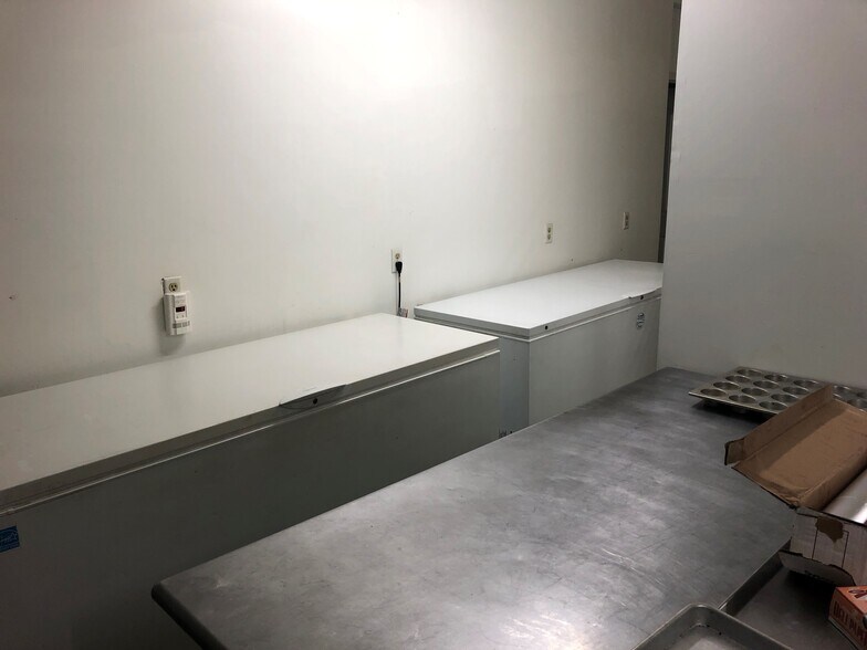 More Photos Of 499 Hill St, Green Lake Restaurant For Sale