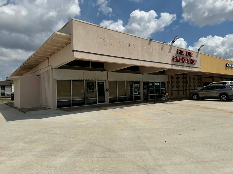 Primary Photo Of 1009 NASA Road 1, Webster General Retail For Lease