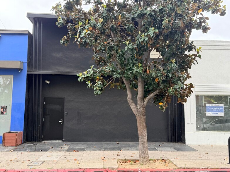 More Photos Of 11008 Magnolia Blvd, North Hollywood Storefront For Sale