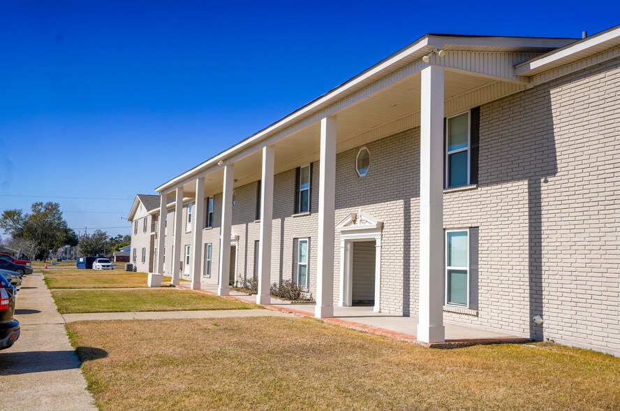 More Photos Of 15909 River Rd, Hahnville Apartments For Sale