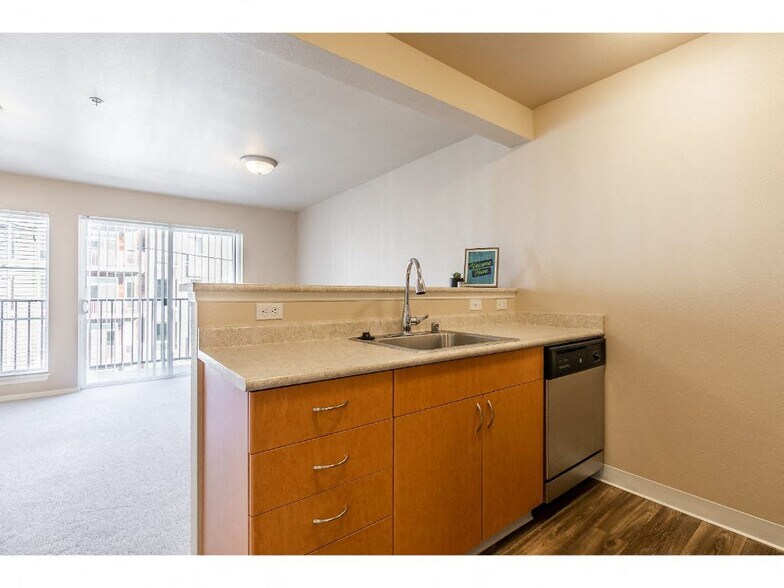 More Photos Of 315 1st Ave W, Seattle Apartments For Lease