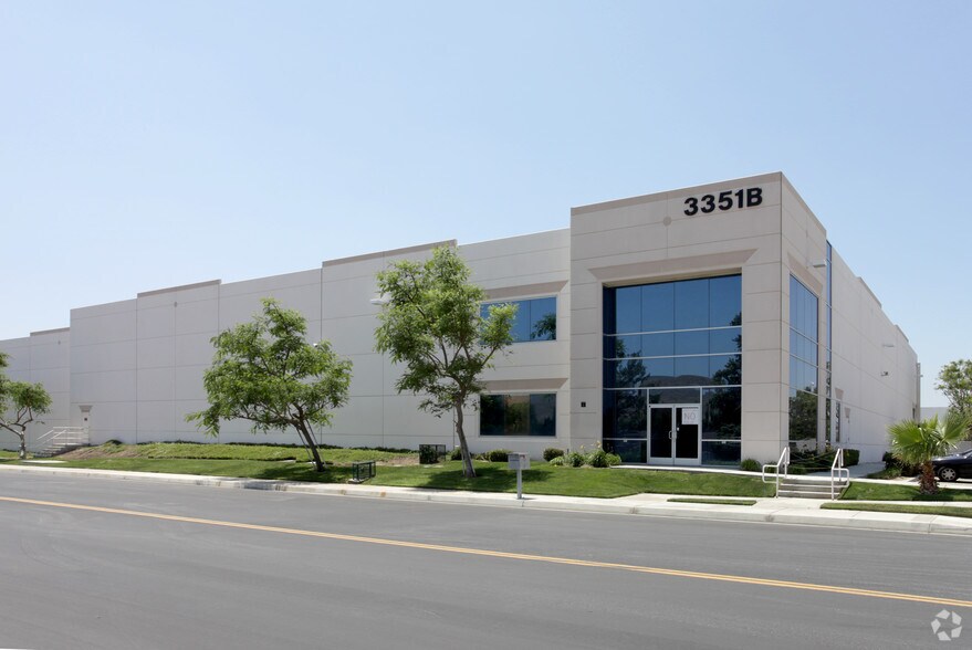 Primary Photo Of 3351B Grapevine St, Jurupa Valley Manufacturing For Sale