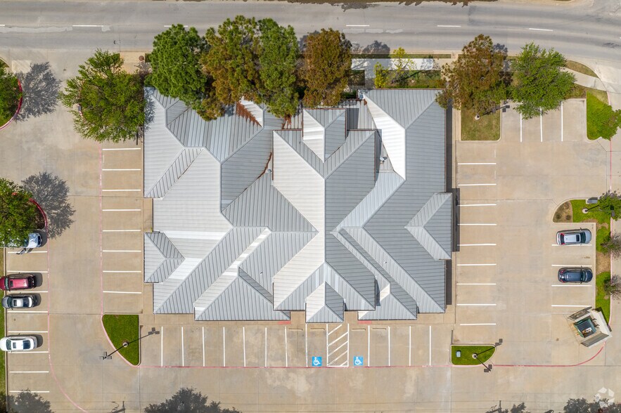 More Photos Of 2435 W Oak St, Denton Medical For Lease