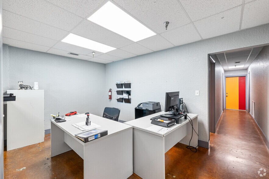 More Photos Of 3320-3350 W 17th Ct, Hialeah Manufacturing For Lease