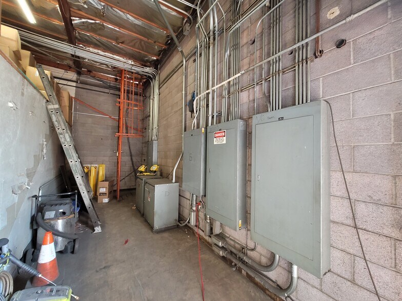 More Photos Of 17431 N Black Canyon Fwy, Phoenix Manufacturing For Sale