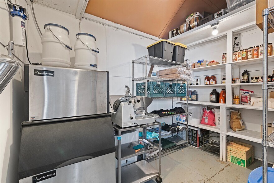 More Photos Of 53943 Highway 86, Halfway Restaurant For Sale