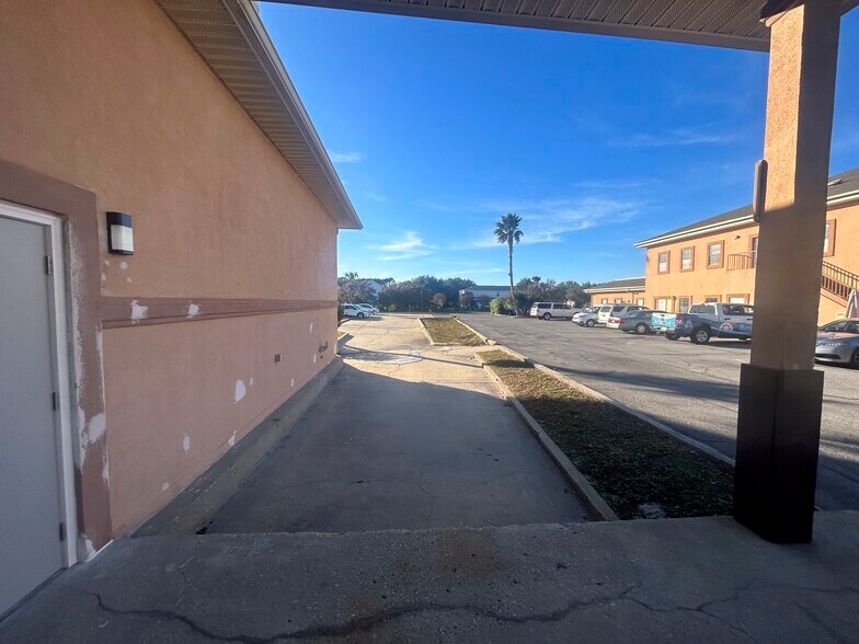 More Photos Of 101 Mattie M Kelly Blvd, Destin Light Distribution For Lease