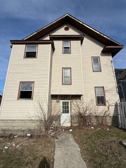 More Photos Of 569 E Church St, Marion Apartments For Sale