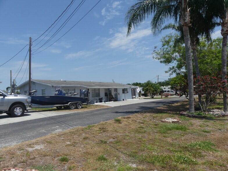 More Photos Of 8761 FL-78, Okeechobee Manufactured Housing Mobile Home Park For Sale