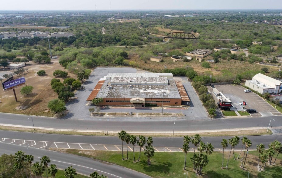 More Photos Of 1310 S Commerce St, Harlingen Office For Sale