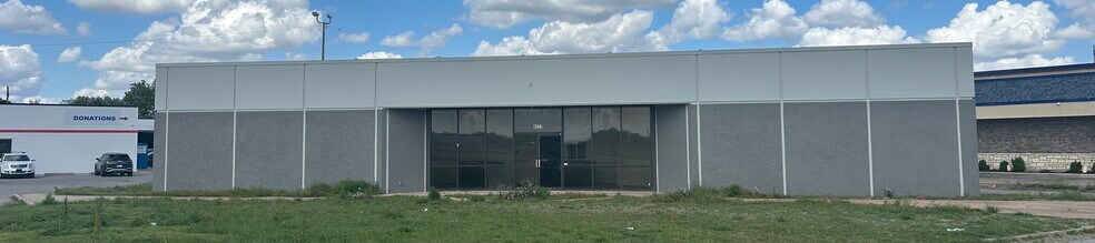 More Photos Of 4413-4415 NW Cache Rd, Lawton Unknown For Lease