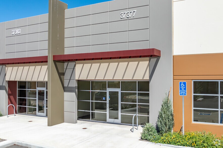 More Photos Of 37371 Industry Way, Murrieta Unknown For Lease
