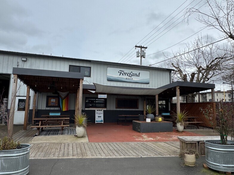 Primary Photo Of 777 NE 4th St, McMinnville General Retail For Lease