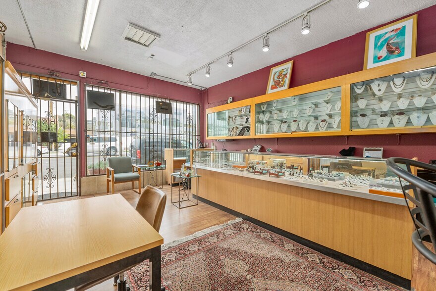 More Photos Of 1213-1223 S Pacific Coast Hwy, Redondo Beach Storefront For Sale