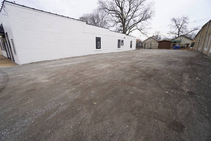 More Photos Of 2256 Madison Ave, Granite City Flex For Sale