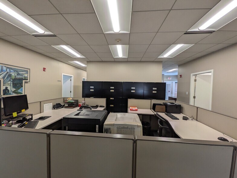 More Photos Of 666 Dundee Rd, Northbrook Office For Sale