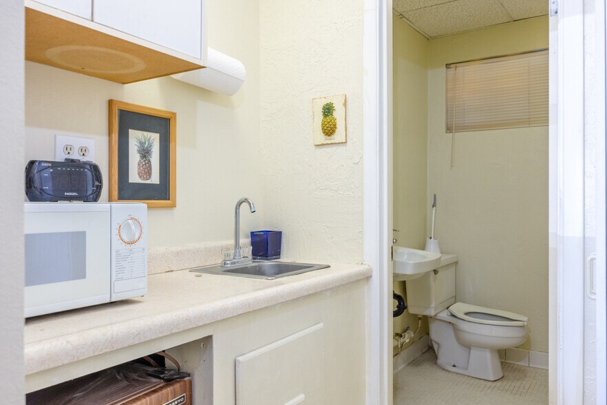 More Photos Of 112 E Cottonwood Ln, Casa Grande Freestanding For Sale