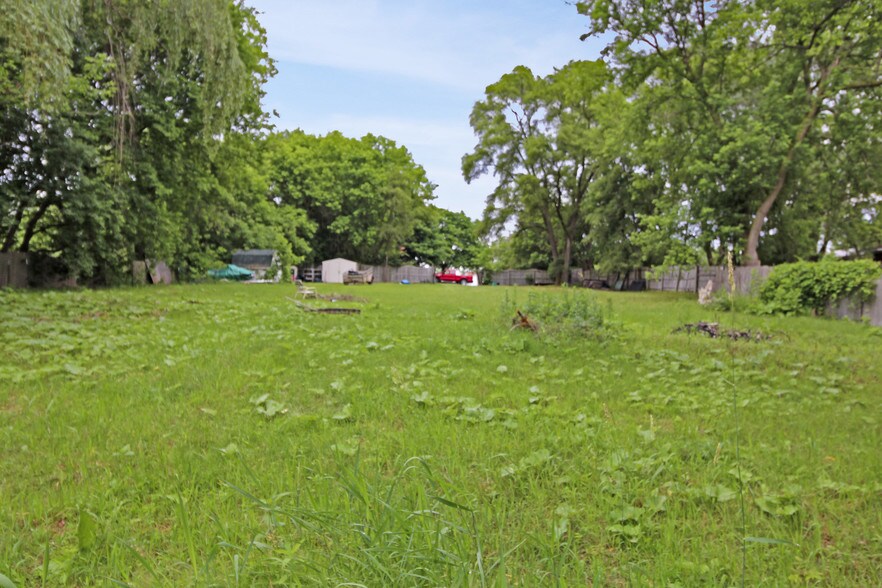 More Photos Of 8685 Highland Rd, White Lake Office For Sale