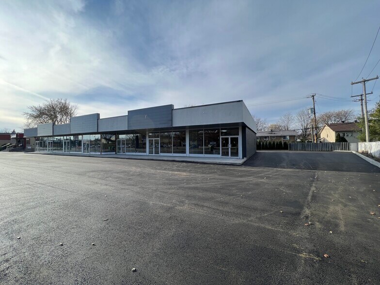 More Photos Of 349-359 Ch De La Grande-Cote, Boisbriand Storefront For Lease