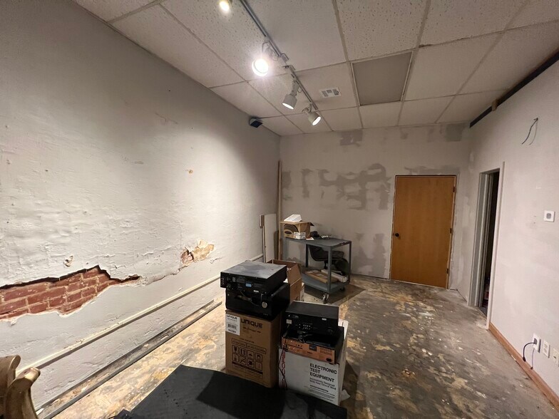 More Photos Of 4 S Broadway, Edmond Storefront For Sale