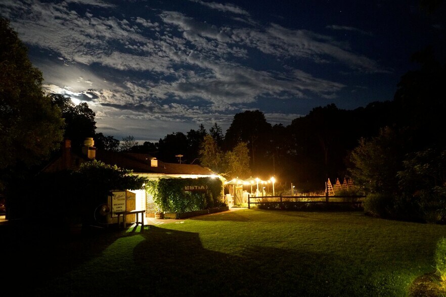 More Photos Of 1615 Bridgehampton, Sag Harbor Restaurant For Sale