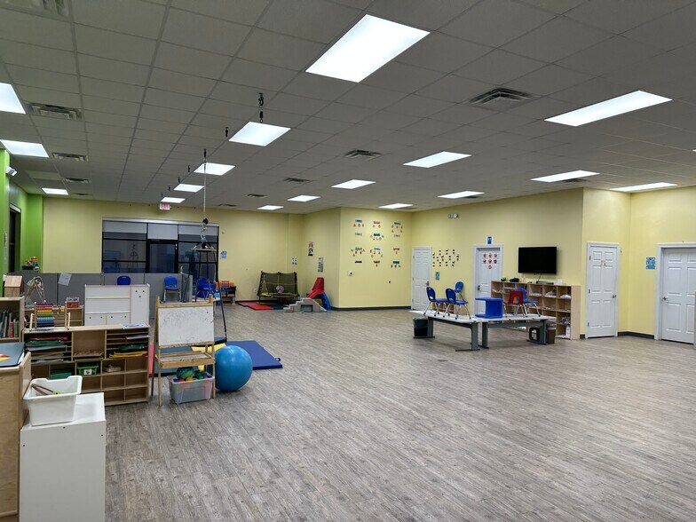 More Photos Of 850-852 Perry Rd, Apex Medical For Lease