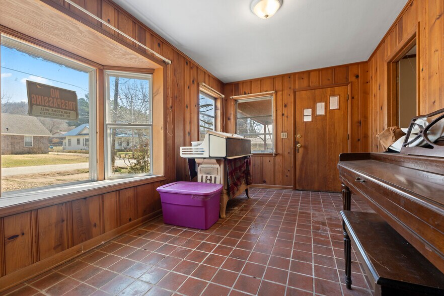 More Photos Of 300 Range St, Marshall Multifamily For Sale