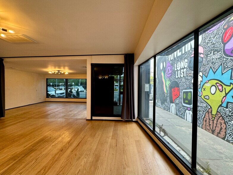 More Photos Of 7910-7928 W 3rd St, Los Angeles Storefront For Lease