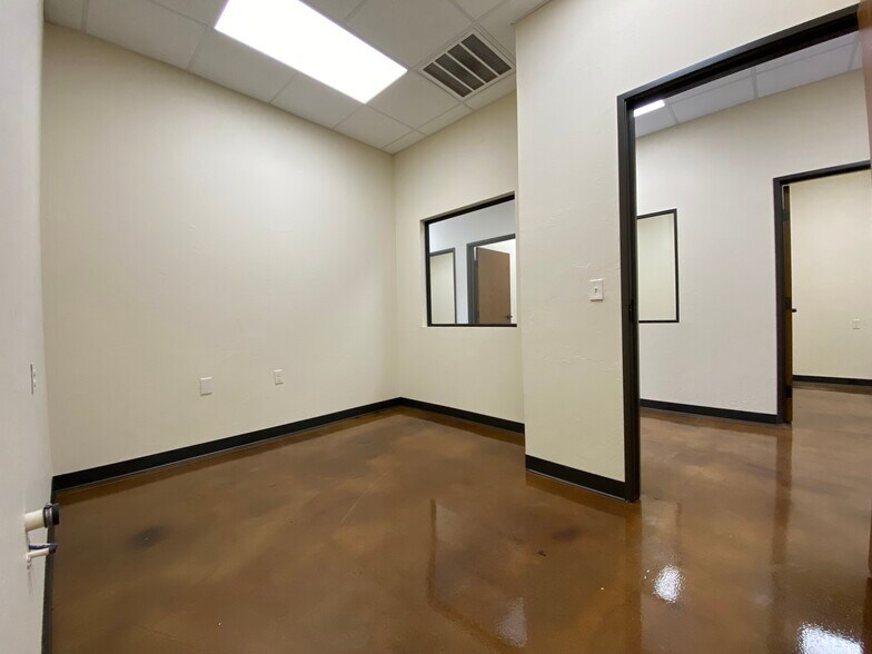 More Photos Of 8921 NW Expressway St, Oklahoma City Warehouse For Lease