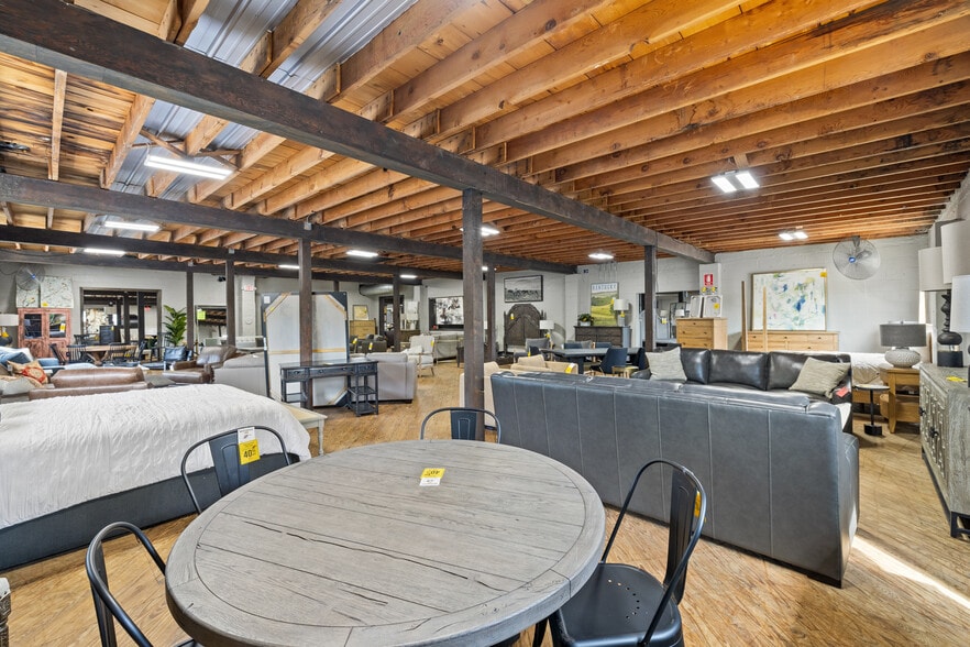 More Photos Of 764 E Seventh St, Lexington Warehouse For Sale