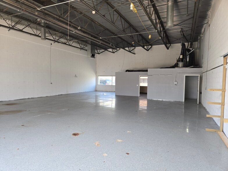 More Photos Of 22693-22711 Morelli Dr, Clinton Township Warehouse For Lease