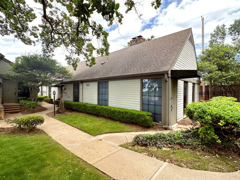 Primary Photo Of 2411 E Skelly Dr, Tulsa Loft Creative Space For Sale