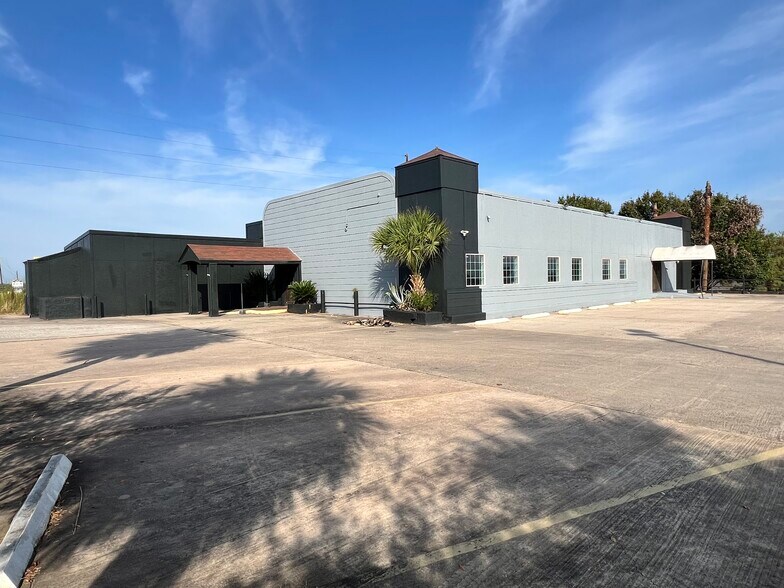 Primary Photo Of 10630 Commerce Row, Montgomery Restaurant For Lease