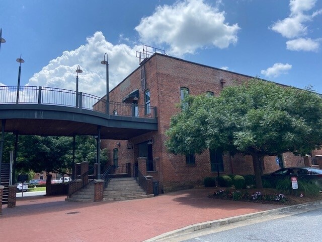 More Photos Of 900 Front Ave, Columbus General Retail For Lease