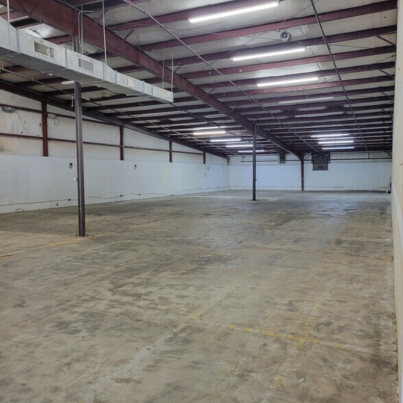 More Photos Of 504 N McPherson Church Rd, Fayetteville Light Manufacturing For Lease